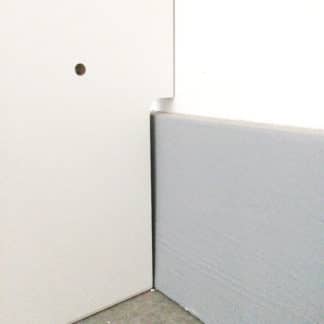 Corte de zócalo en la parte de atrás de tu mueble
