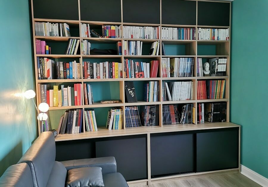 Librería con cajoneras